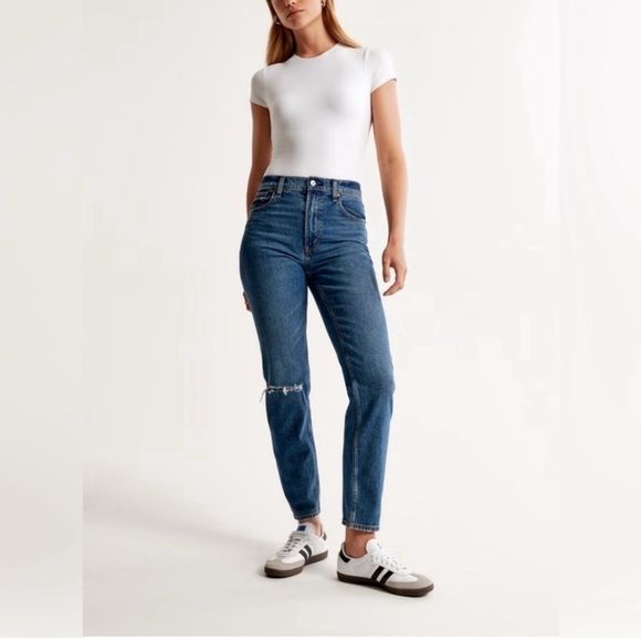 Abercrombie & Fitch Denim - Abercrombie & Fitch “The Mom High Rise”